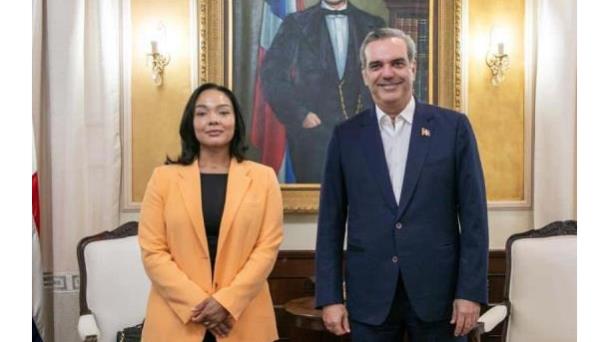 Abinader recibe a la asesora dominicana de Biden en el Departamento de Estado de EE.UU.