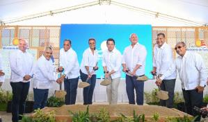 Ministerio de Turismo inicia el remozamiento del malecón de Samaná