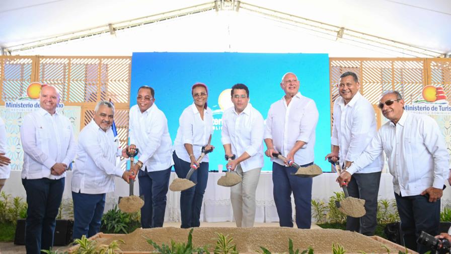 Ministerio de Turismo inicia el remozamiento del malecón de Samaná