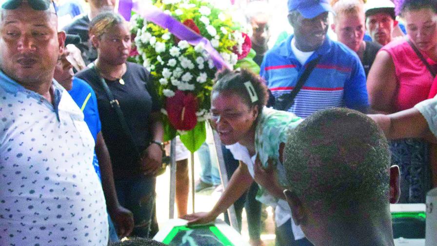 Consternación en sepelio de mujeres ultimadas en Los Alcarrizos