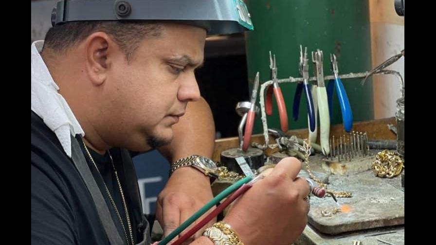 Manuel Beltrán, un cubano que triunfa en EE.UU. con su proyecto de joyería Manuel Beltrán, un cubano que triunfa en EE.UU. con su proyecto de joyería