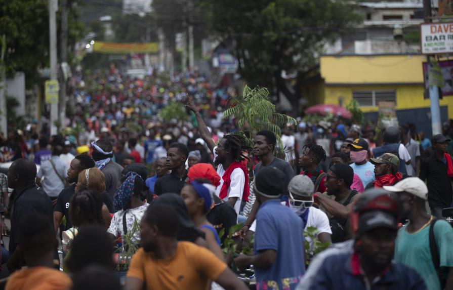 Miles de manifestantes haitianos exigen la dimisión de Ariel Henry