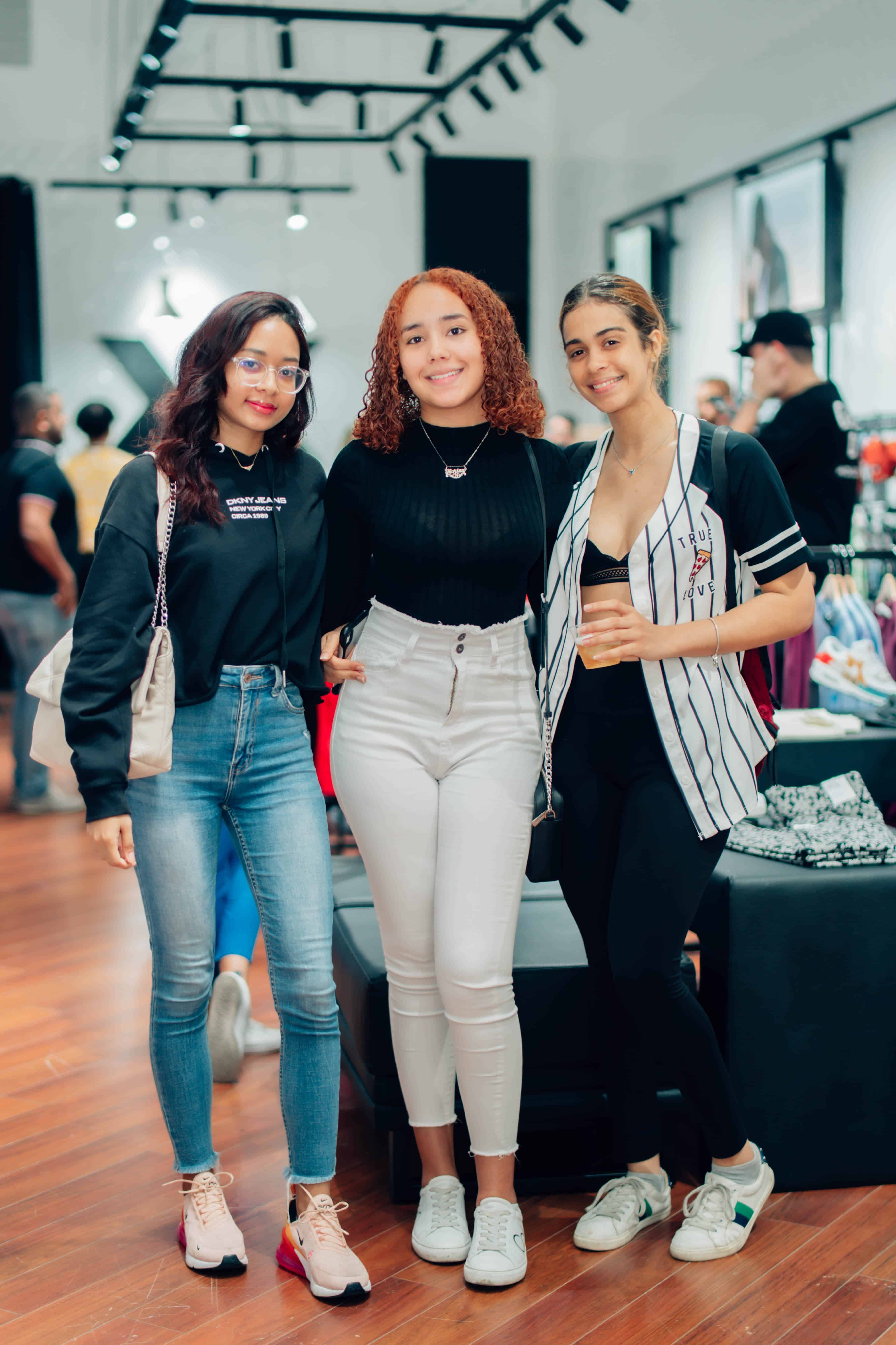 Glenys Goris, Karina Bello y Yanis Pimentel. 