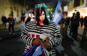 Grupos a favor y en contra de Cristina Fernández se manifiestan en Argentina