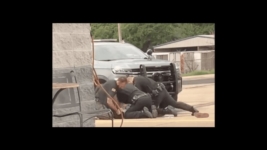 Tres policías suspendidos en EEUU tras video viral de arresto violento