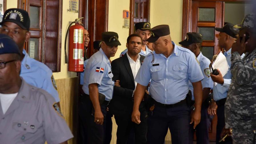 Exembajador condenado por violar hijastra saldr&aacute; de la c&aacute;rcel para trabajar como profesor en el CARD