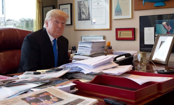Trump acumuló más de 300 documentos clasificados en su residencia, según el New York Times