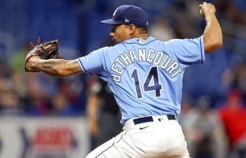 Los Rays ganan con Bethancourt como receptor, bateador y pitcher