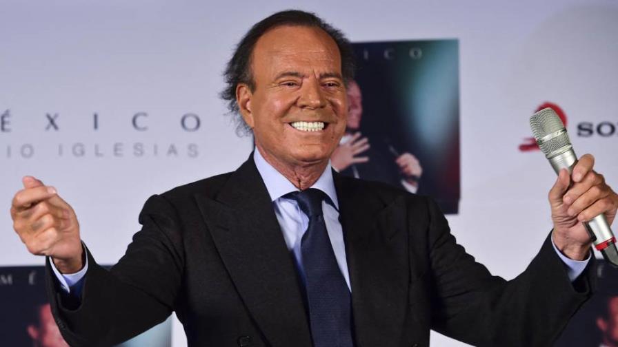 Ni muerto ni en silla de ruedas; Julio Iglesias lo desmiente todo con uno de sus memes