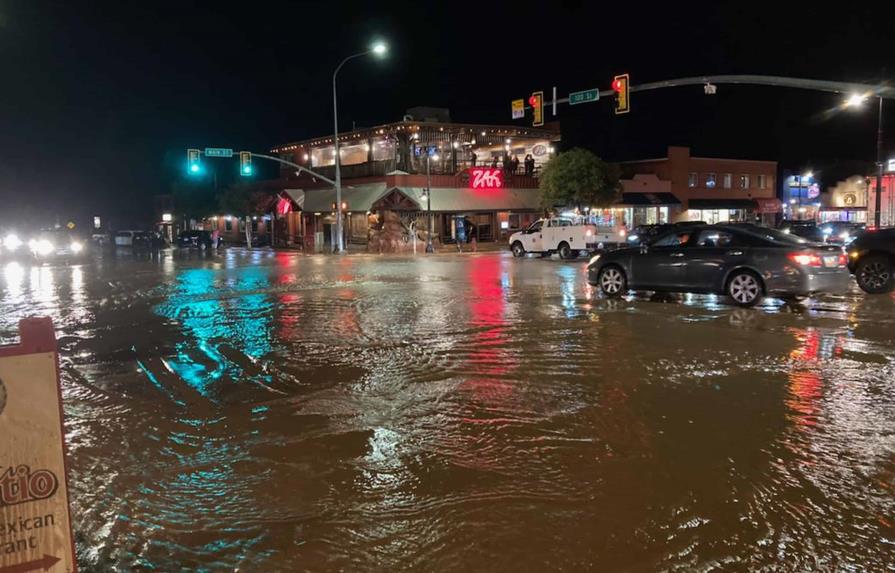 Hallan cuerpo de senderista arrastrada por inundaciones en parque de EEUU