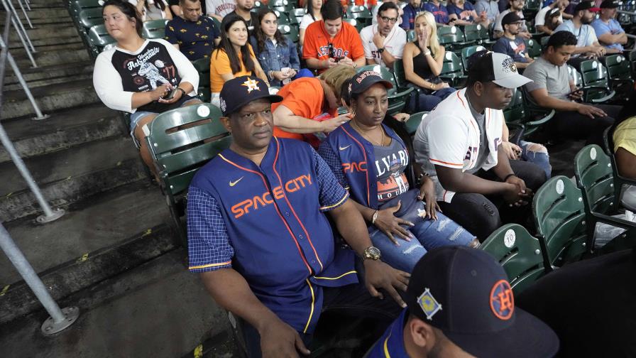 VIDEO | Padres de Álvarez viajan de Cuba para ver juego de Astros