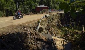 Ocho comunidades permanecen incomunicadas por crecida de arroyos en Jarabacoa