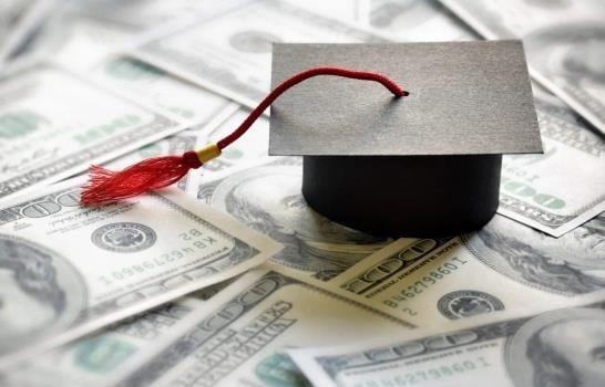EE.UU. deja de aceptar solicitudes para el plan de alivio de la deuda estudiantil