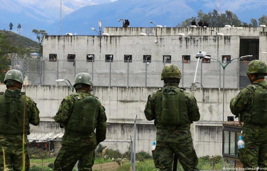 Unos 11,000 presos de Ecuador se identifican con alguna banda criminal