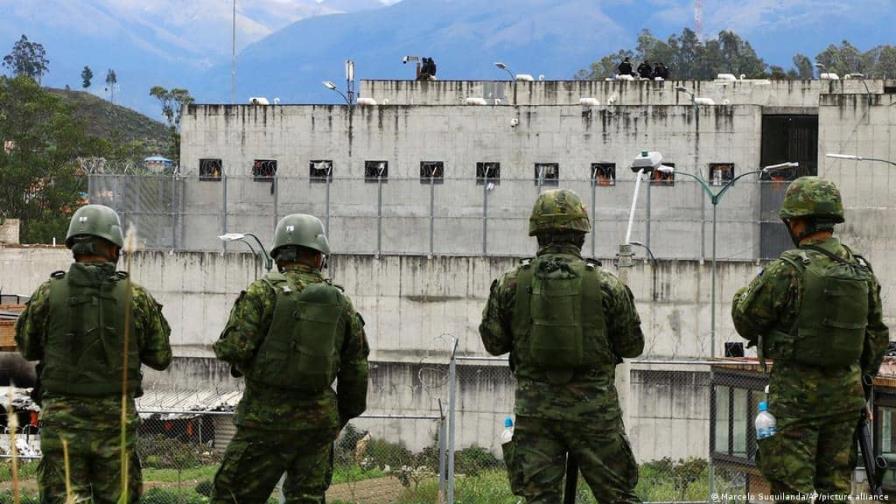 Unos 11,000 presos de Ecuador se identifican con alguna banda criminal