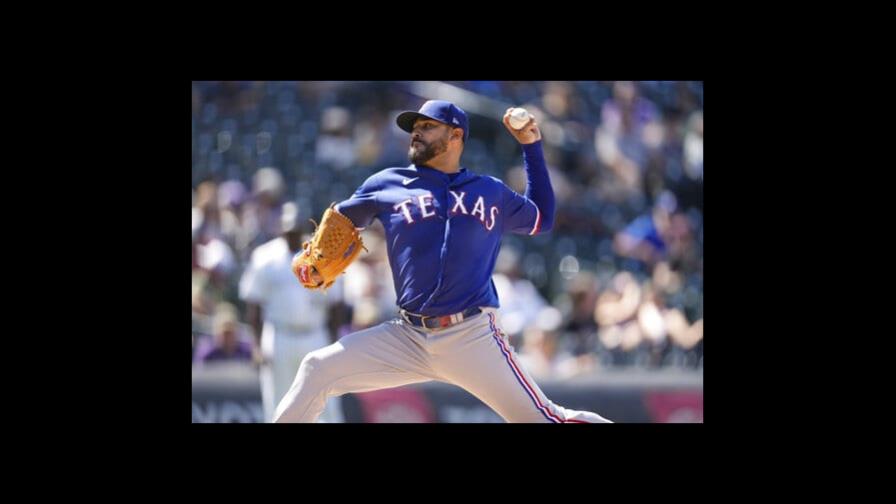 Pérez y Lowe ayudan a que Rangers aplasten a Rockies