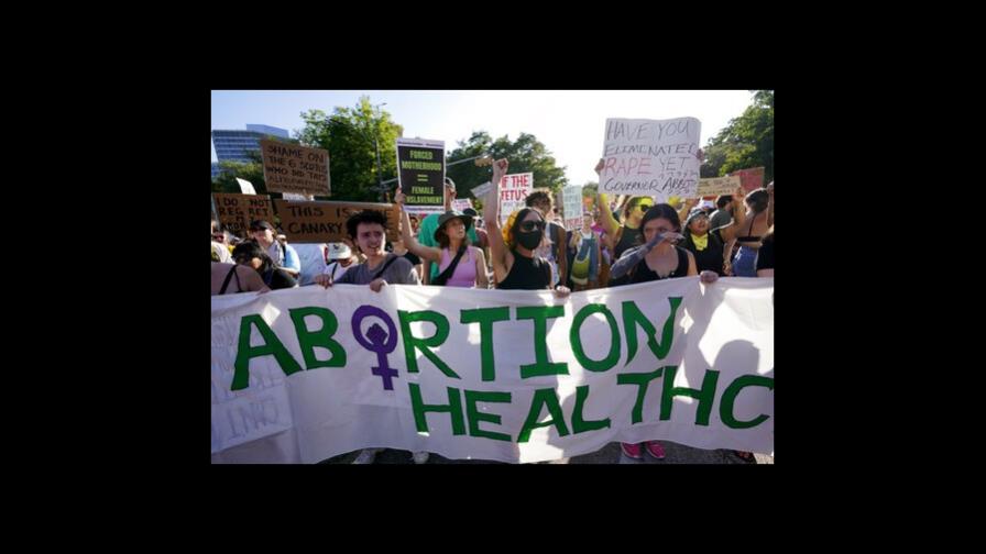 Juez bloquea aplicación en Texas de directrices sobre el aborto