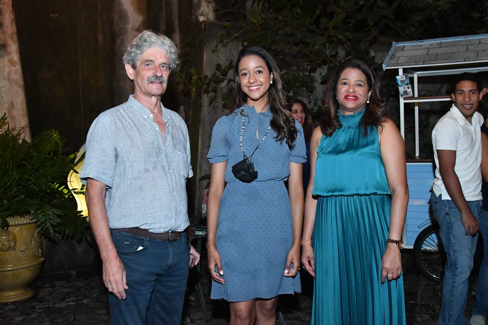 Jean Michel Caroit, María Paula Hernández y Paula Disla.