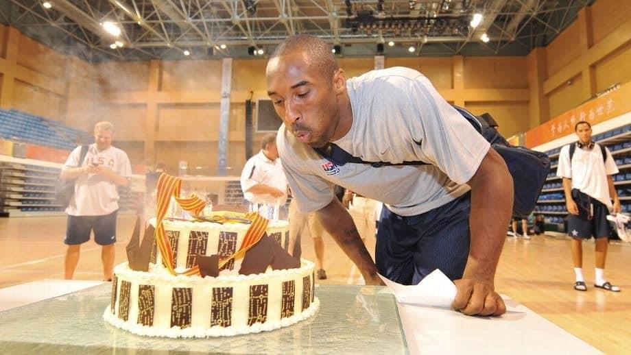 Los Lakers hacen obsequios en conmemoración del nacimiento de Kobe