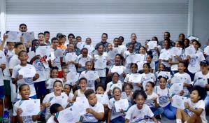 Niños de barrios comparten con medallistas Olímpicos y la Policía Nacional