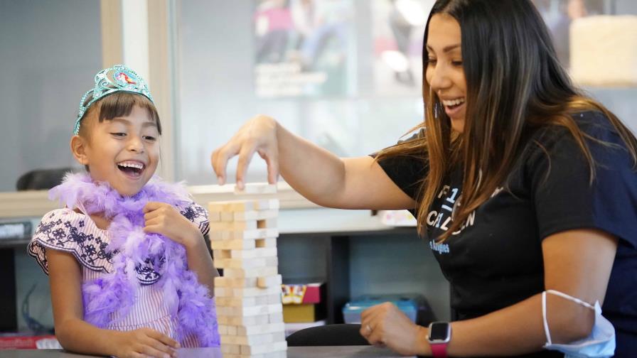 MacKenzie Scott, exesposa de Jeff Bezos, dona U$44 millones a Friends of the Children MacKenzie Scott, exesposa de Jeff Bezos, dona U$44 millones a Friends of the Children