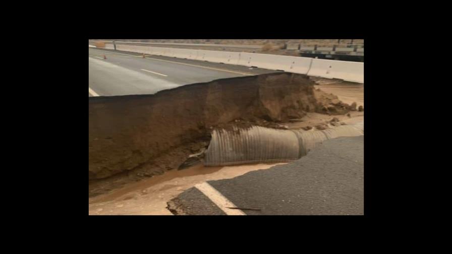 Inundación daña carretera principal Los Ángeles-Phoenix