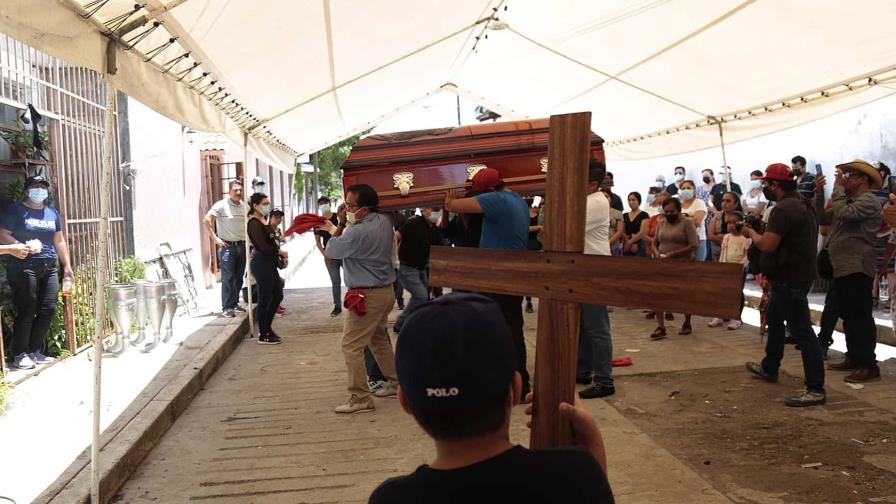 Sepelio de periodista mexicano Fredid Román se hace bajo resguardo policial