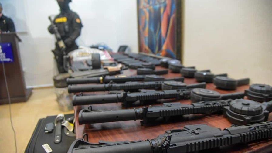 Operación KAF: incautan armas de asalto e importantes sumas de dinero en Santiago