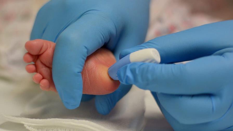 Aprueban proyecto que ordena tamizaje neonatal para detectar enfermedades congénitas