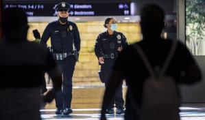 Policía de los Ángeles le salva la vida a  niño de un año