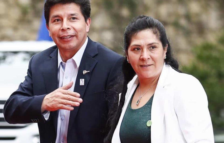 Justicia decidirá en septiembre si impide salir de Perú a esposa de Castillo