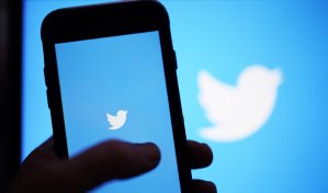 Twitter debe dar más datos, pero no el volumen “absurdo” que demanda Musk, dice jueza