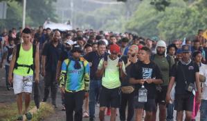 Dominicanos entre integrantes de tres caravanas de migrantes que avanzan rumbo a EEUU