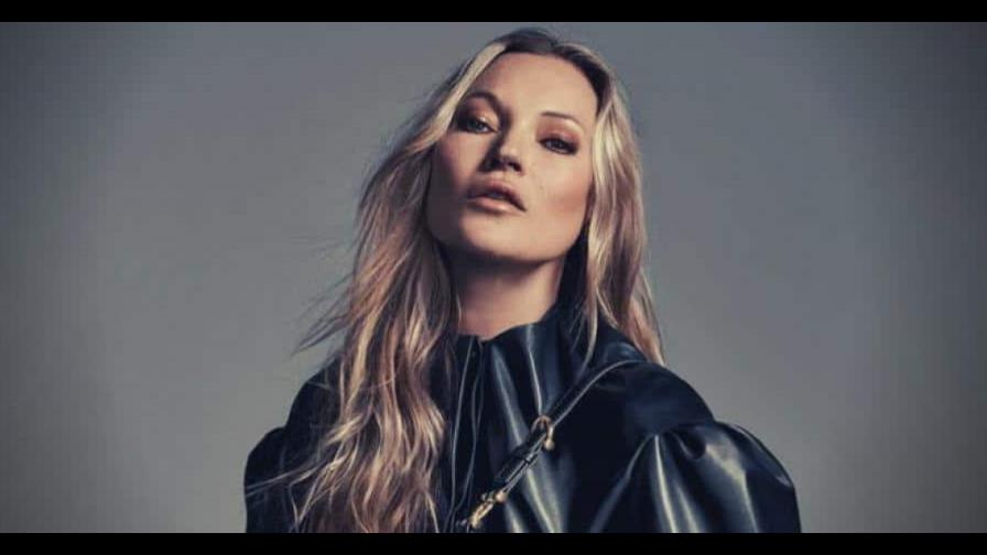 Kate Moss presenta su nueva línea de belleza con un desnudo integral