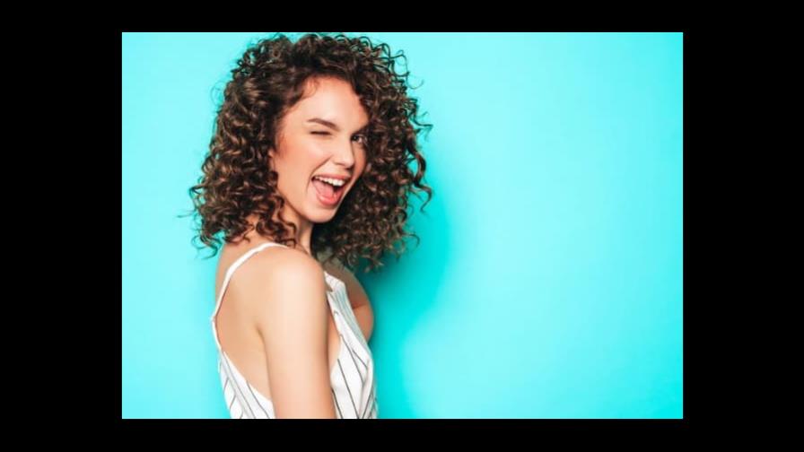 Así debes hidratar el cabello rizado Así debes hidratar el cabello rizado