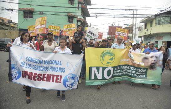 Marchan contra supuesto intento de privatizar la Ciudad Sanitaria Luis Eduardo Aybar