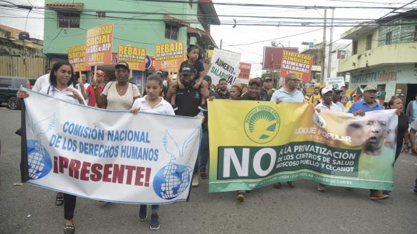 Marchan contra supuesto intento de privatizar la Ciudad Sanitaria Luis Eduardo Aybar
