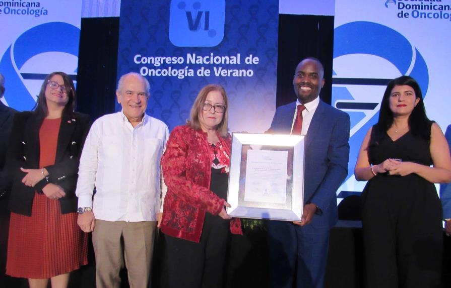 Reconocen a la Liga Dominicana Contra el Cáncer por su 80 aniversario
