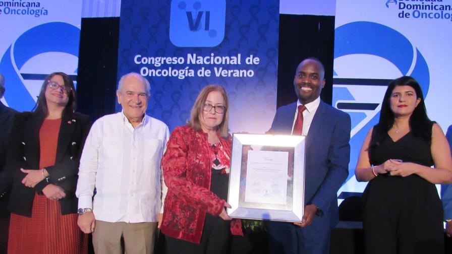 Reconocen a la Liga Dominicana Contra el Cáncer por su 80 aniversario
