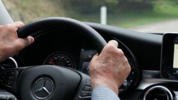 Falso aviso de ataque aéreo alerta a automovilistas en sur de Suecia