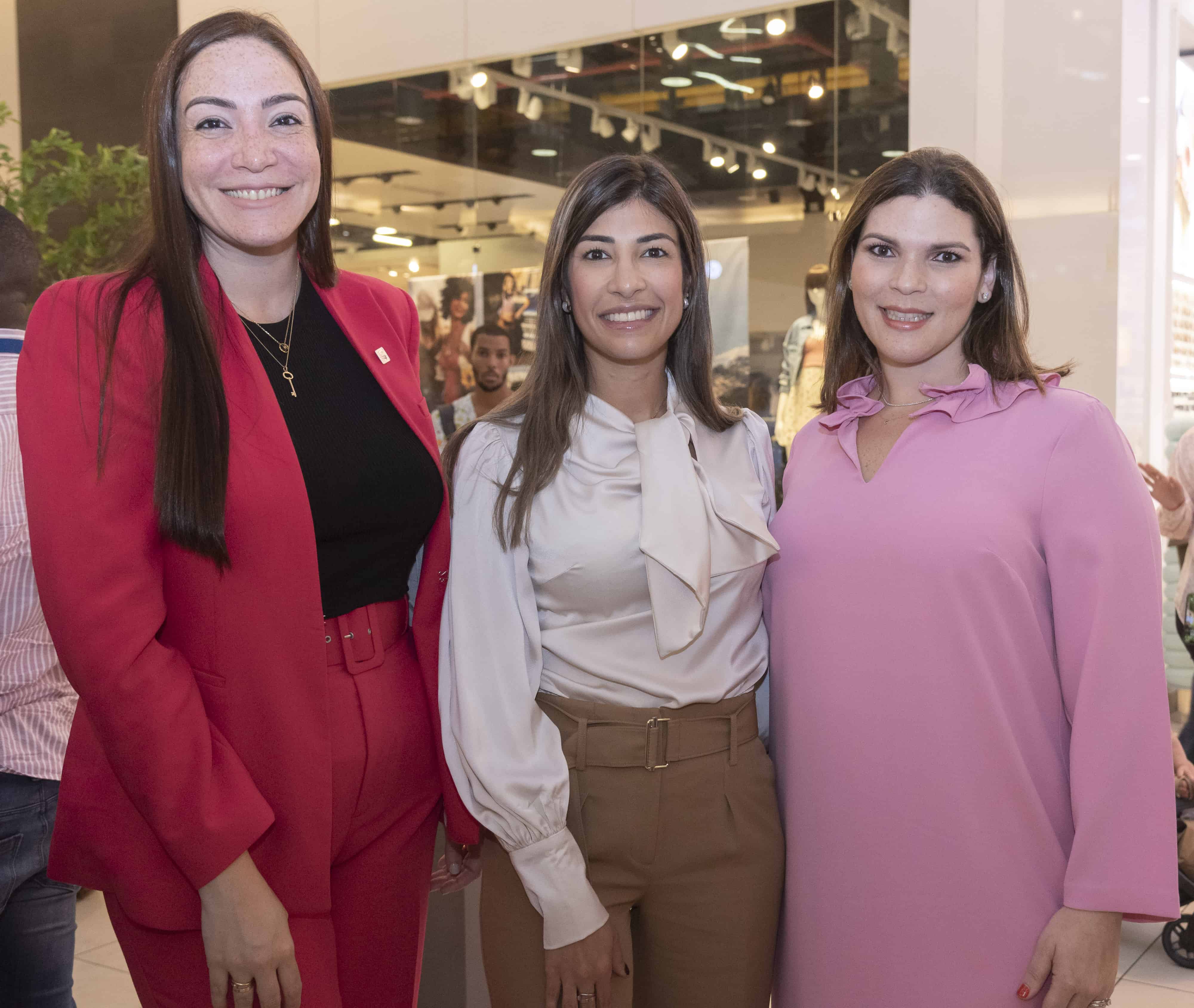 Maria Laura Duverge,  Charlene Peña y  Carolina Huerta.
