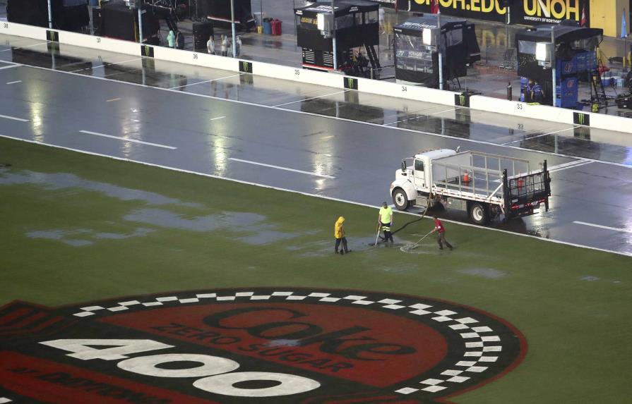 La carrera de la Copa NASCAR en Daytona se suspendió por lluvia y se trasladó al domingo
