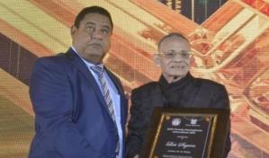 Luis Segura y Ram&oacute;n de Luna reciben distinci&oacute;n Visitante Distinguido", en Puerto Plata