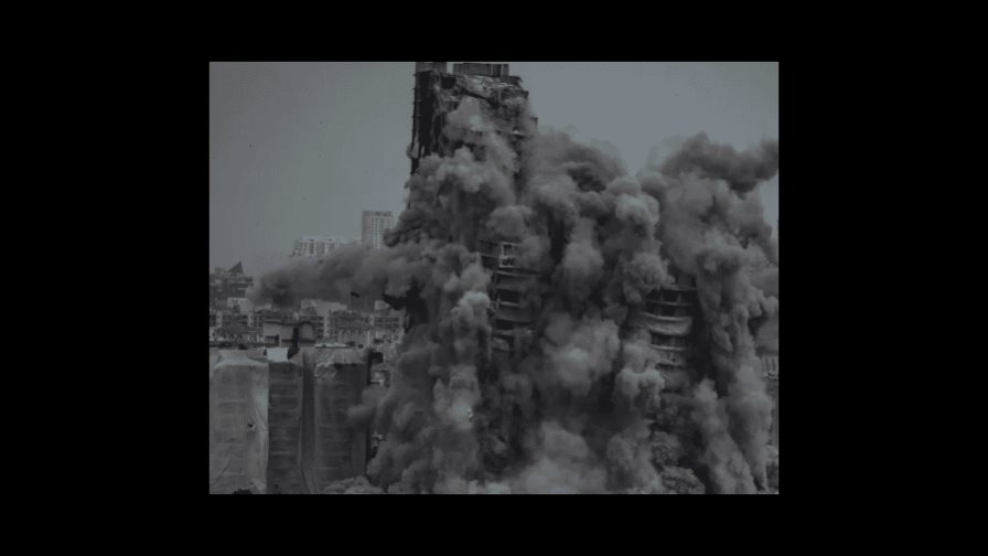 La India derriba sus “torres gemelas” de Nueva Delhi entre una gran expectación La India derriba sus “torres gemelas” de Nueva Delhi entre una gran expectación