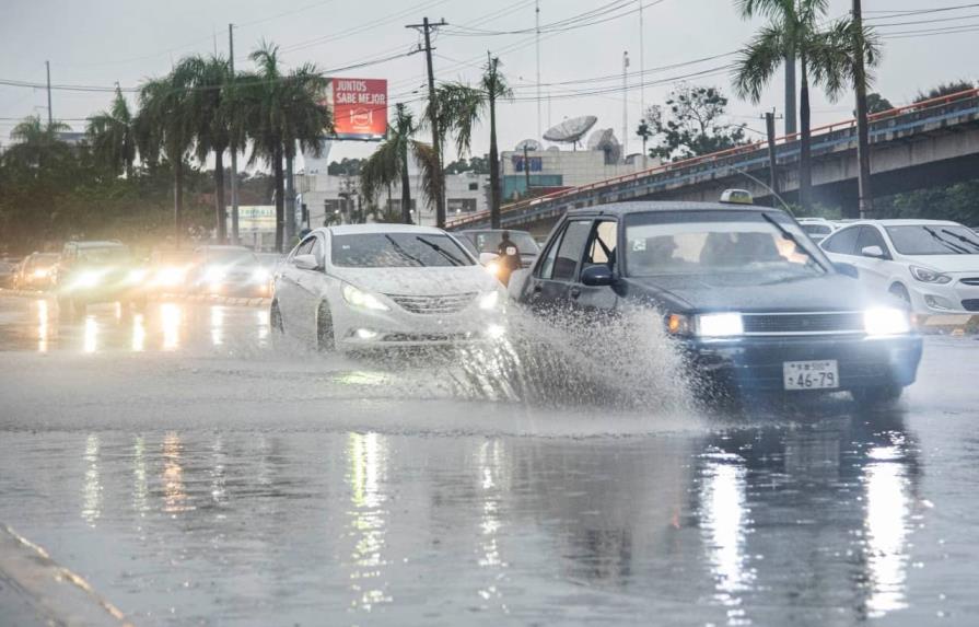 Fin de semana lluvioso por vaguada y efectos del disturbio tropical al este de Antillas Menores, según Onamet
