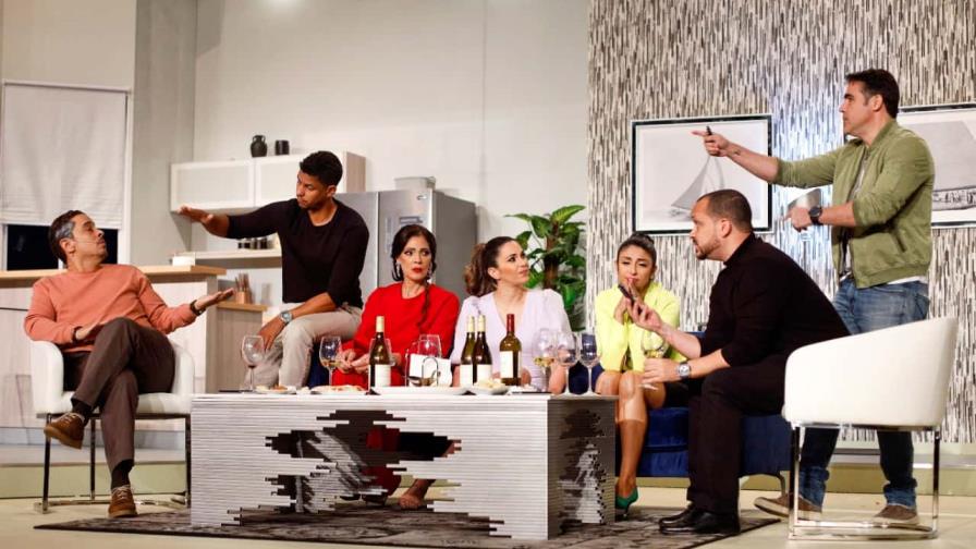 La exitosa obra “Perfectos Desconocidos” en el renovado auditorio de la UNPHU