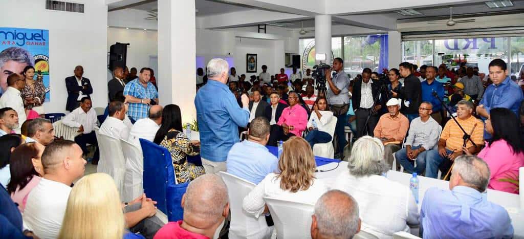 El presidente del Partido Revolucionario Dominicano (PRD), Miguel Vargas Maldonado, durante el acto de juramentación.