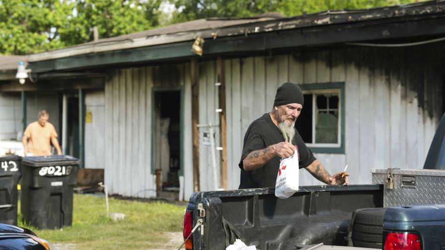 Lo expulsan por no pagar alquiler y termina matando a tres inquilinos luego de incendiar la casa en Houston Lo expulsan por no pagar alquiler y termina matando a tres inquilinos luego de incendiar la casa en Houston