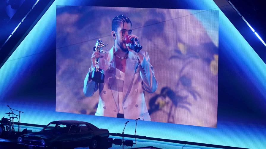 El puertorriqueño Bad Bunny, mejor artista del año en los premios VMA de MTV