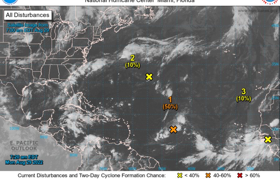 Autoridades vigilan disturbio tropical en el Atlántico con 50 % de probabilidad de convertirse en ciclón
